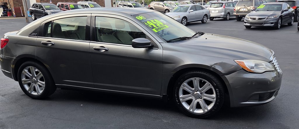2013 Chrysler 200 - $7,995