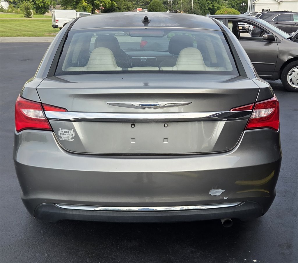 2013 Chrysler 200 - $7,995