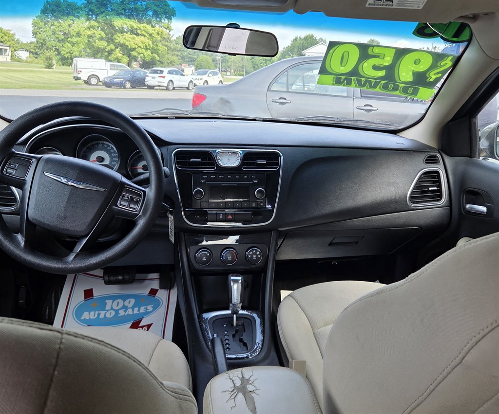 2013 Chrysler 200 - $7,995