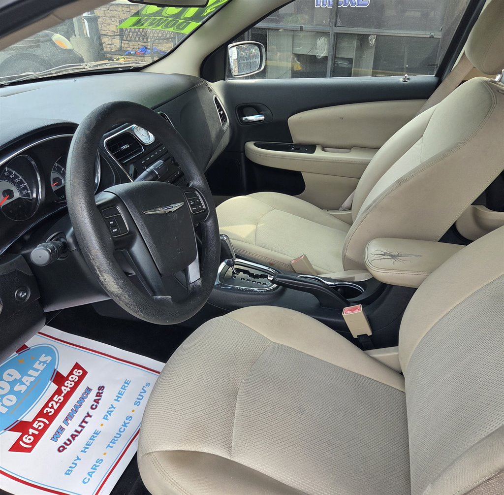 2013 Chrysler 200 - $7,995