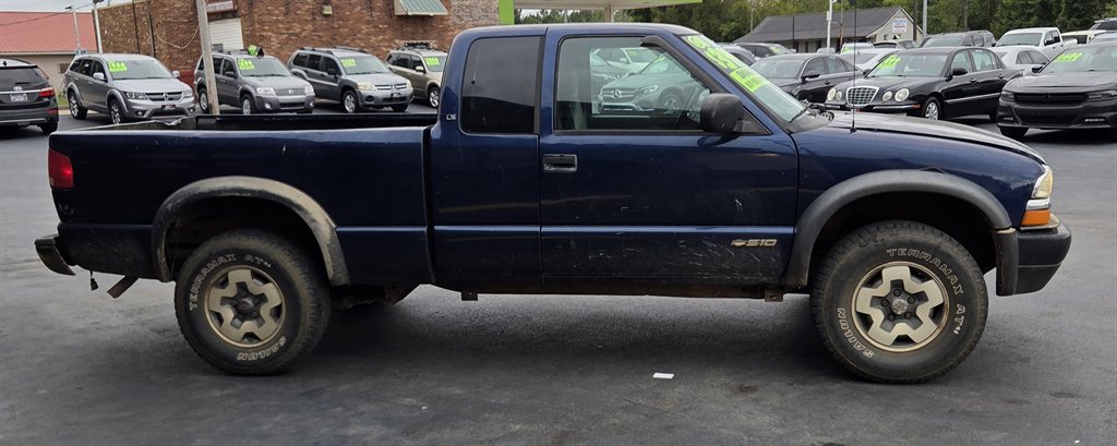 2001 Chevrolet S-10 Pickup - $2,995