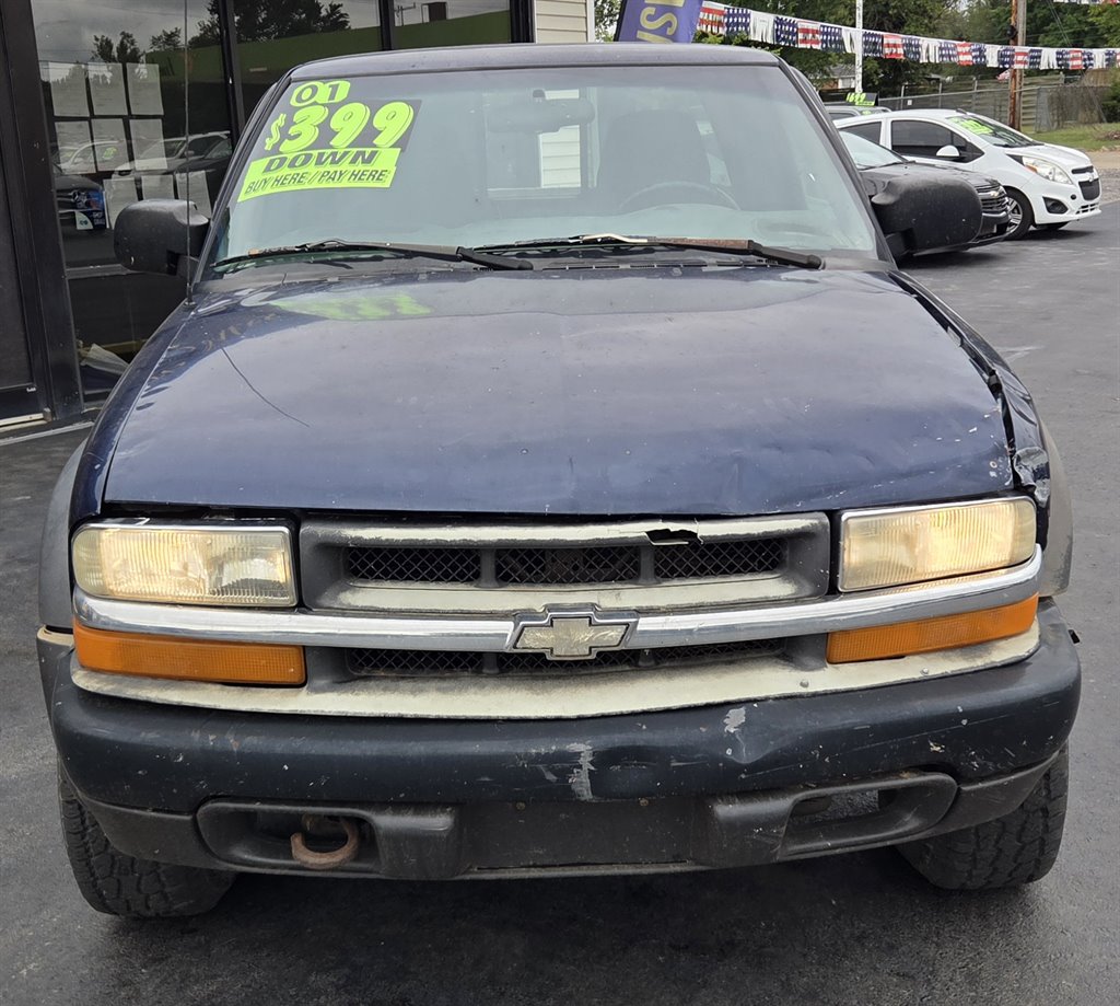 2001 Chevrolet S-10 Pickup - $2,995