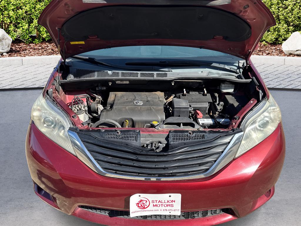 2012 Toyota Sienna - $14,995