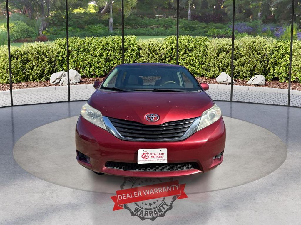 2012 Toyota Sienna - $14,995
