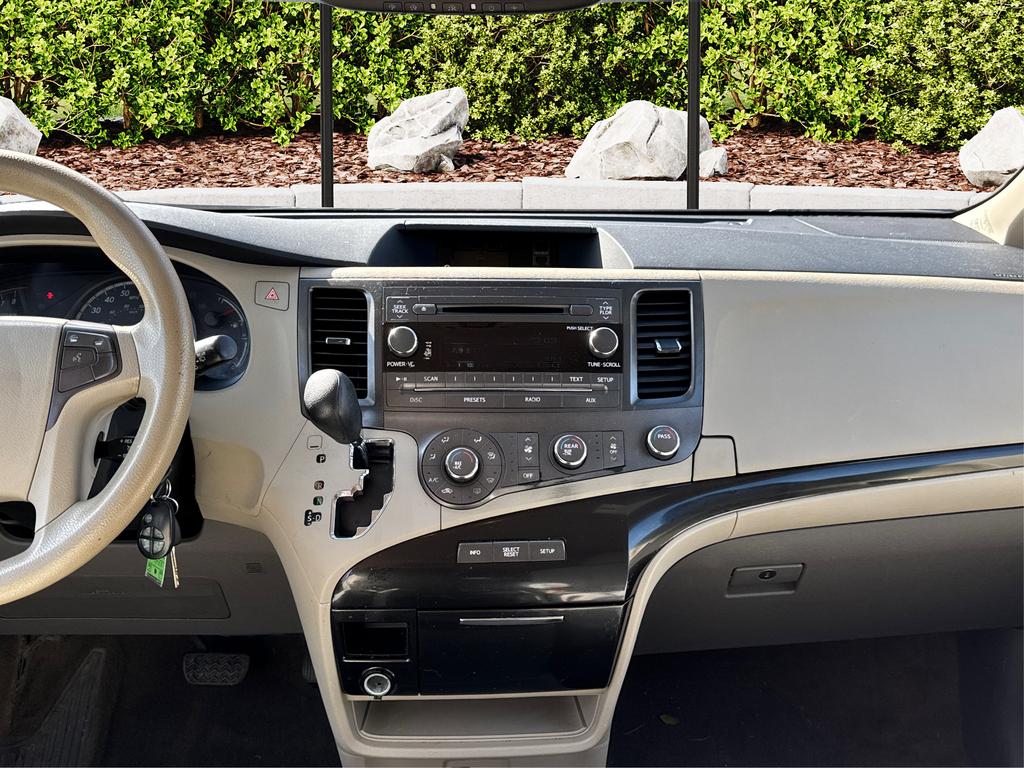 2012 Toyota Sienna - $14,995
