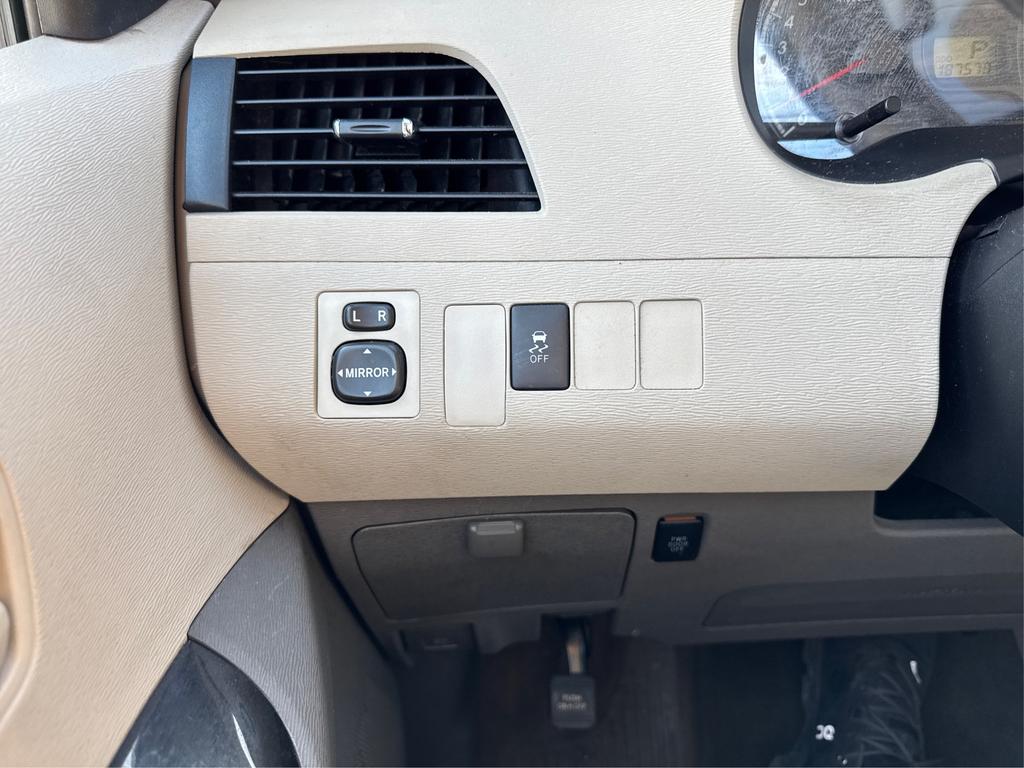 2012 Toyota Sienna - $14,995