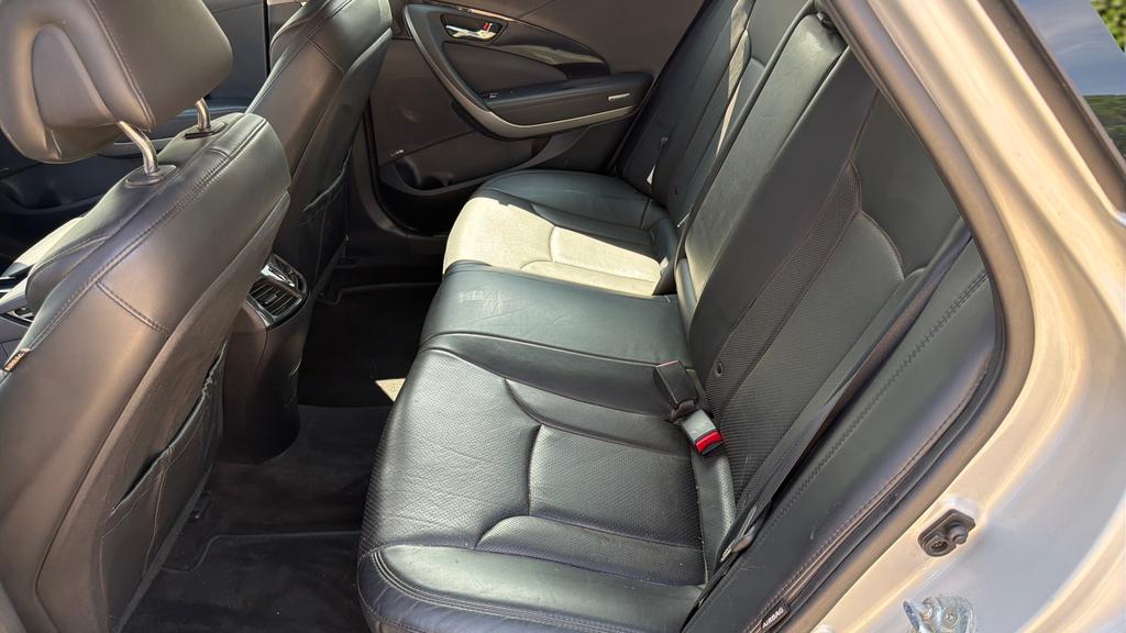 2015 Hyundai Azera - $11,995