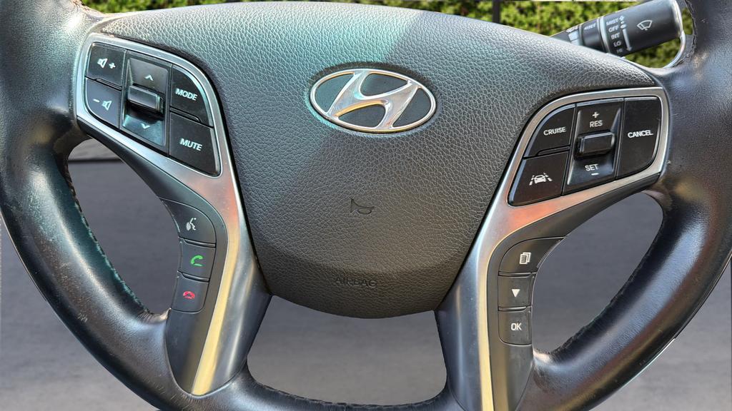 2015 Hyundai Azera - $11,995