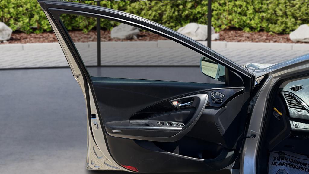 2015 Hyundai Azera - $11,995