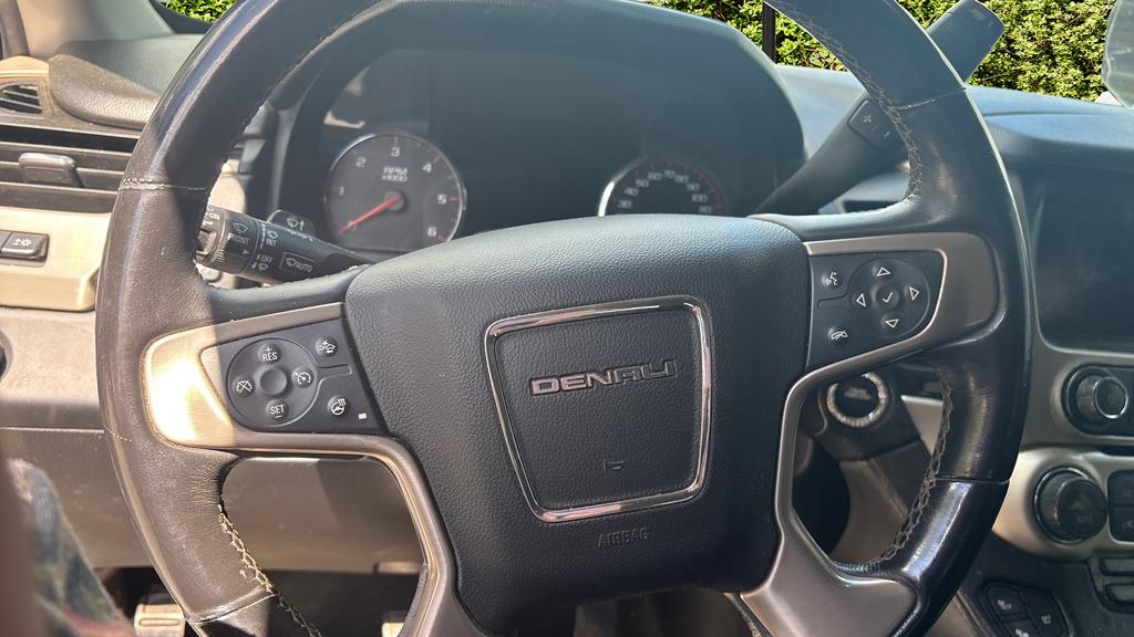 2016 GMC Yukon Denali photo
