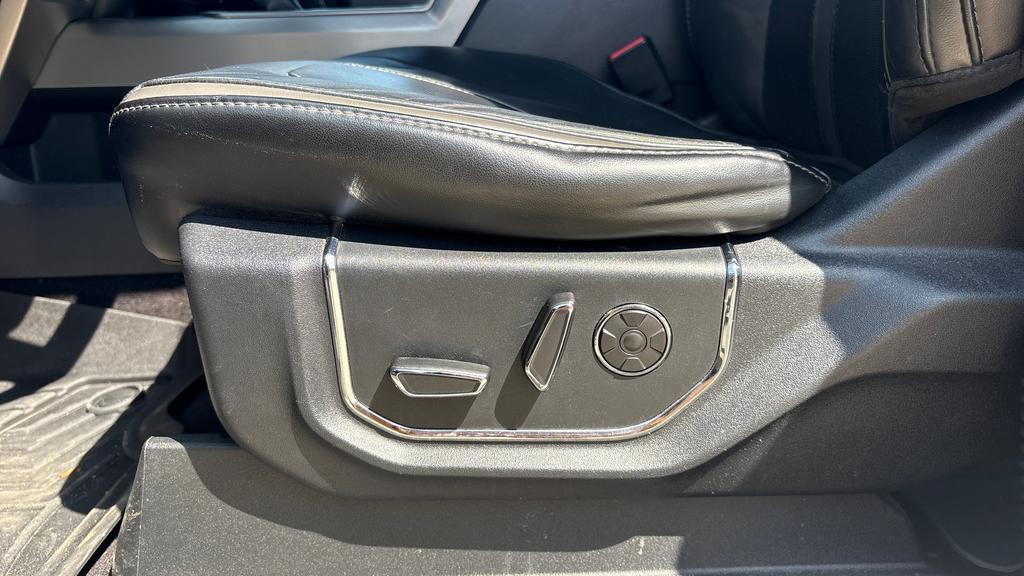 2016 Ford F150 Platinum photo