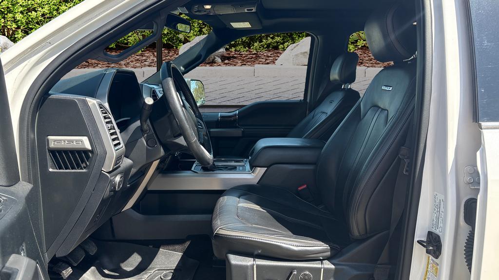 2016 Ford F150 Platinum photo