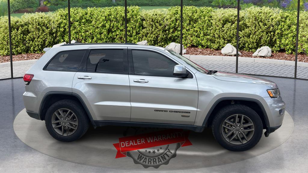 2017 Jeep Grand Cherokee Laredo photo