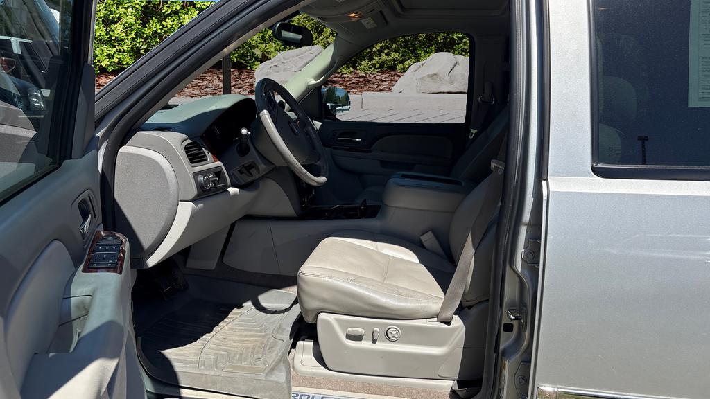 2010 Chevrolet Tahoe LTZ photo