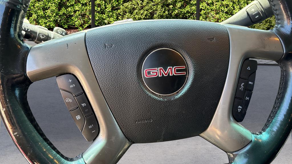 2013 GMC Yukon XL SLT 1500 photo