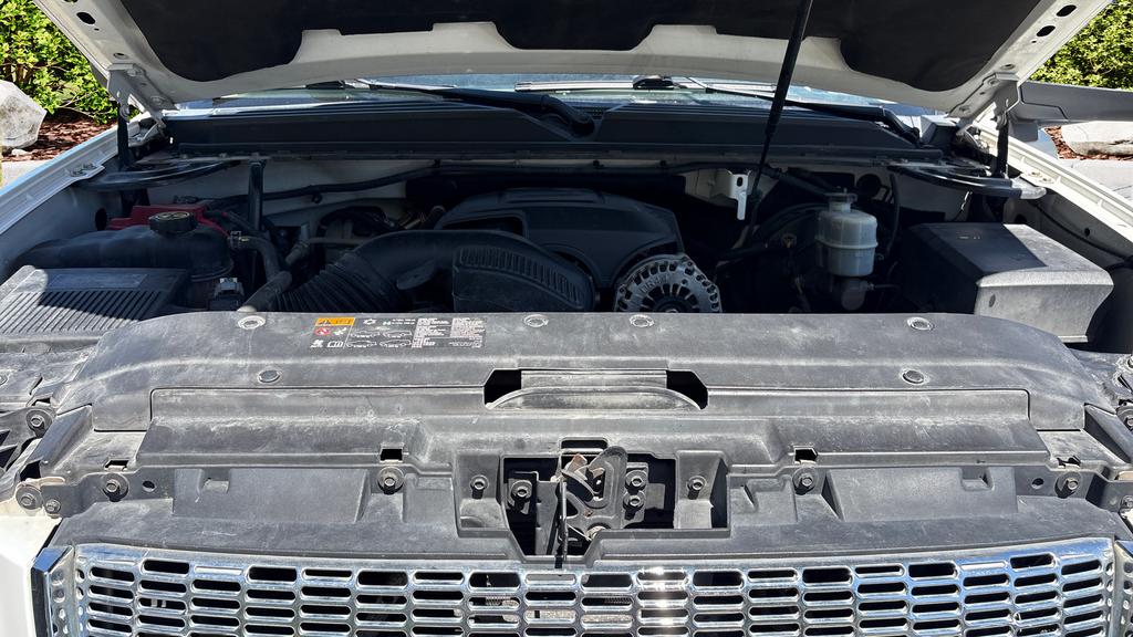 2013 GMC Yukon XL SLT 1500 photo