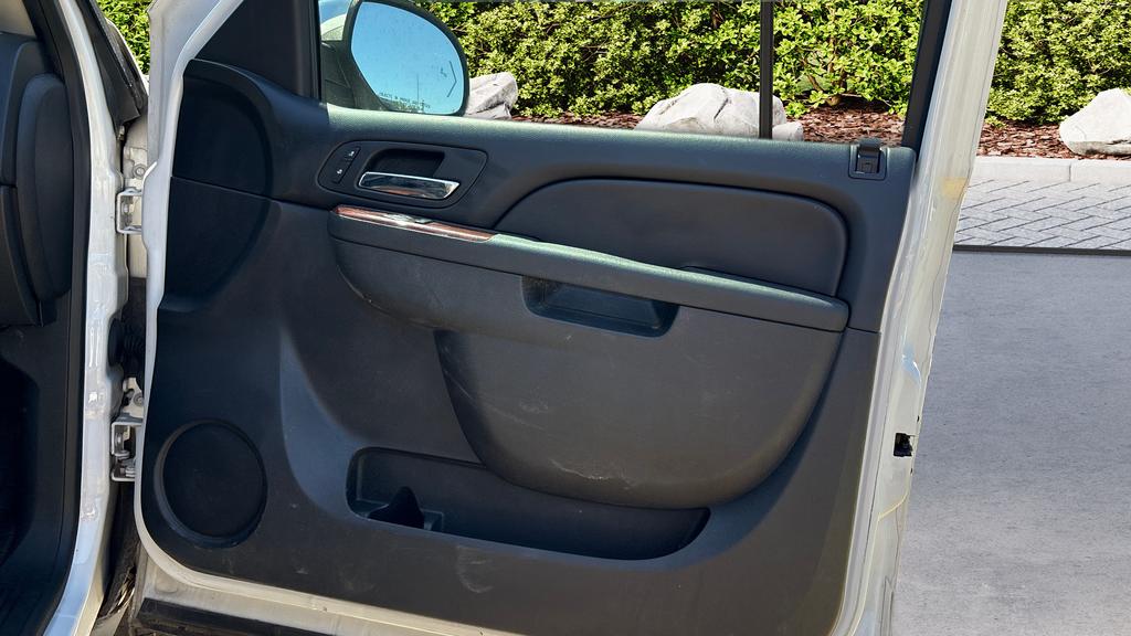 2013 GMC Yukon XL SLT 1500 photo