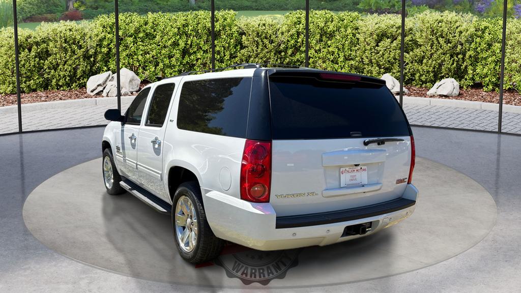 2013 GMC Yukon XL SLT 1500 photo