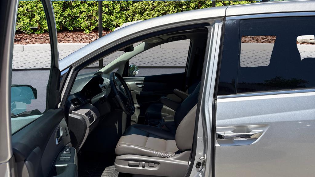 2014 Honda Odyssey Touring photo