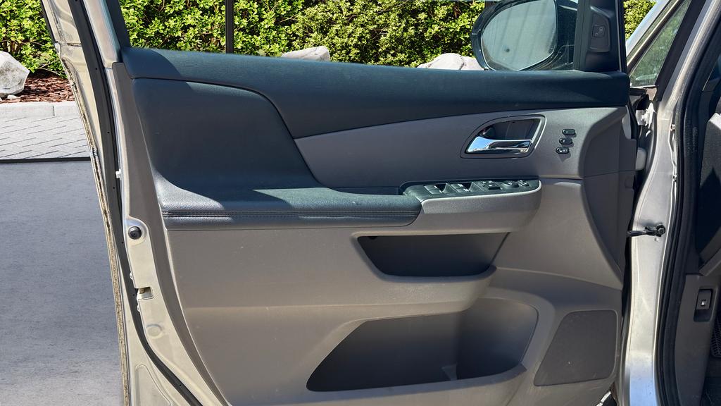2014 Honda Odyssey Touring photo