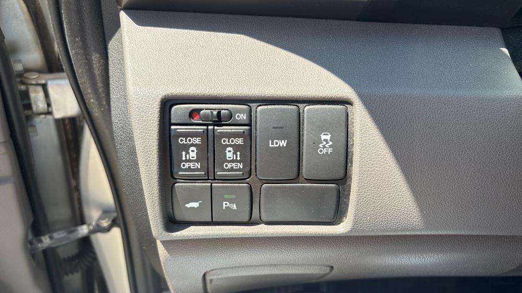 2014 Honda Odyssey Touring photo