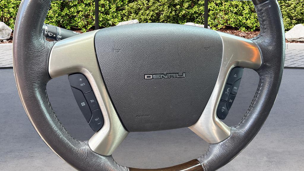 2013 GMC Acadia Denali photo