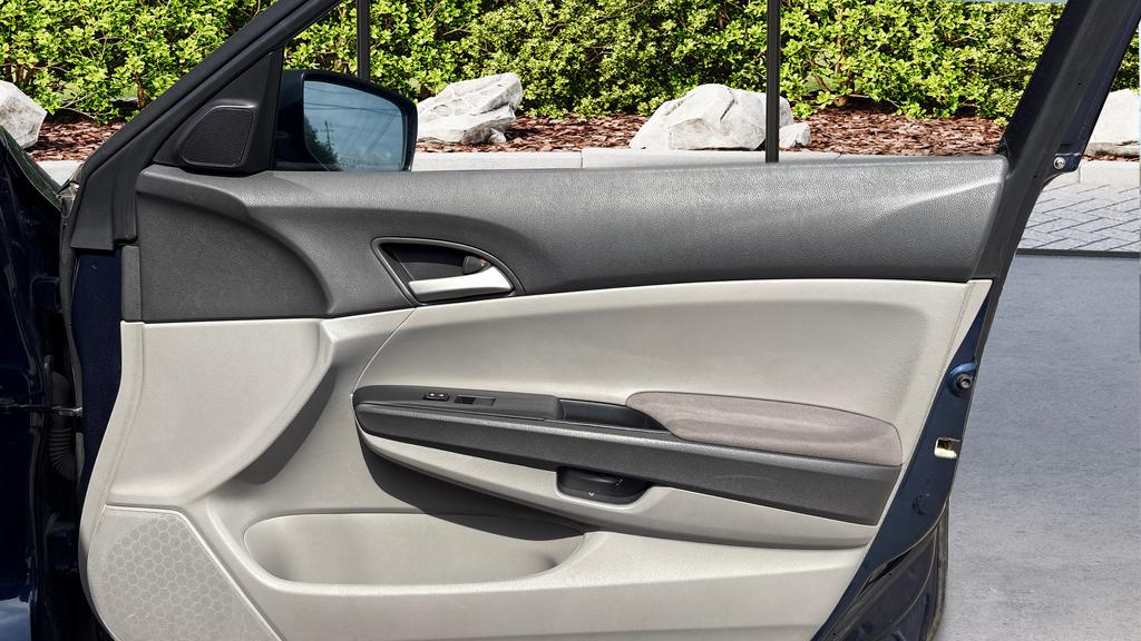 2010 Honda Accord LX photo