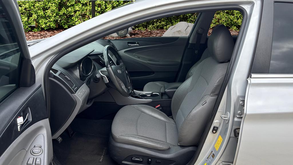 2011 Hyundai Sonata Limited photo