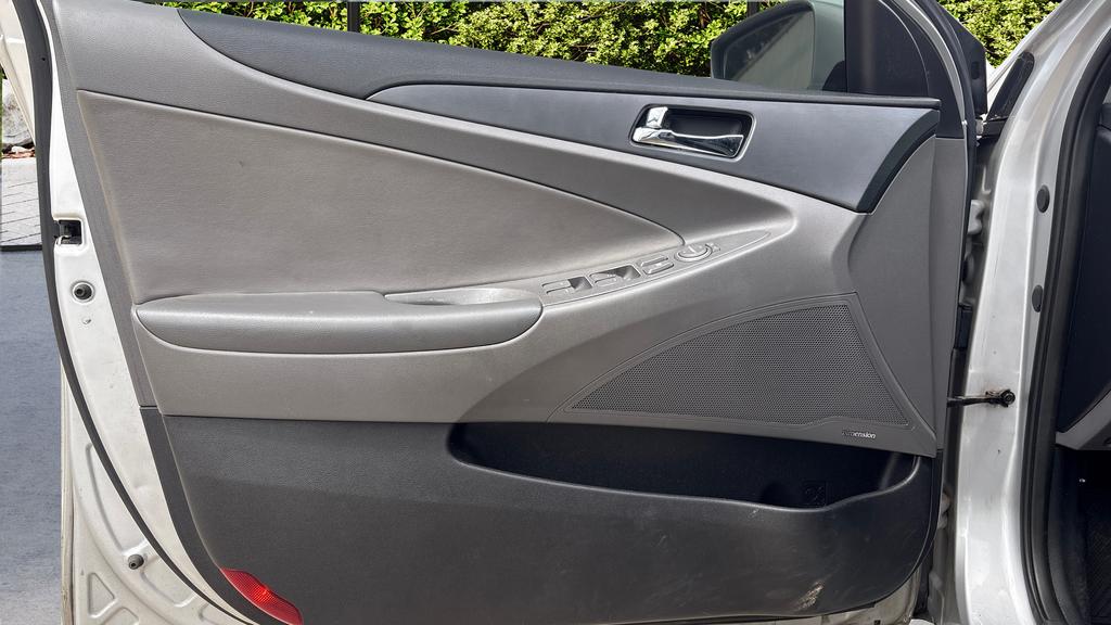 2011 Hyundai Sonata Limited photo