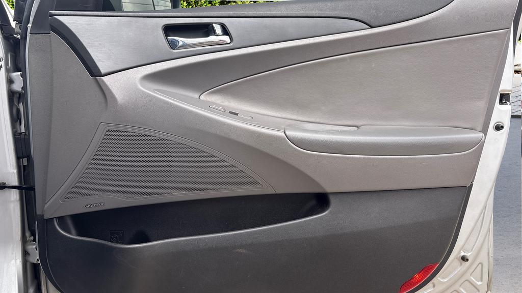 2011 Hyundai Sonata Limited photo