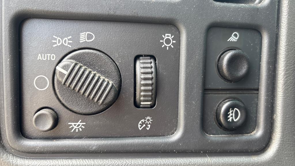 2004 GMC Sierra 1500 SLE photo