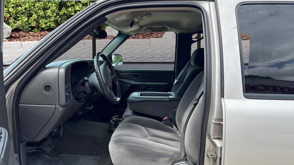 2004 GMC Sierra 1500 SLE photo