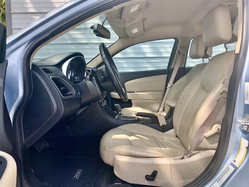 2013 Chrysler 200 - $9,950