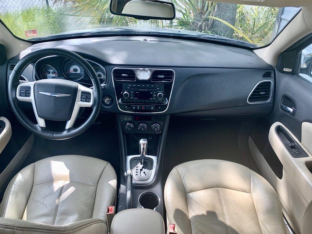 2013 Chrysler 200 - $9,950