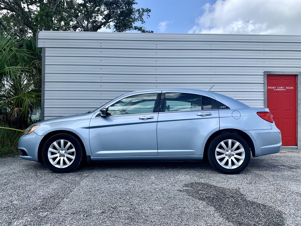 2013 Chrysler 200 - $9,950