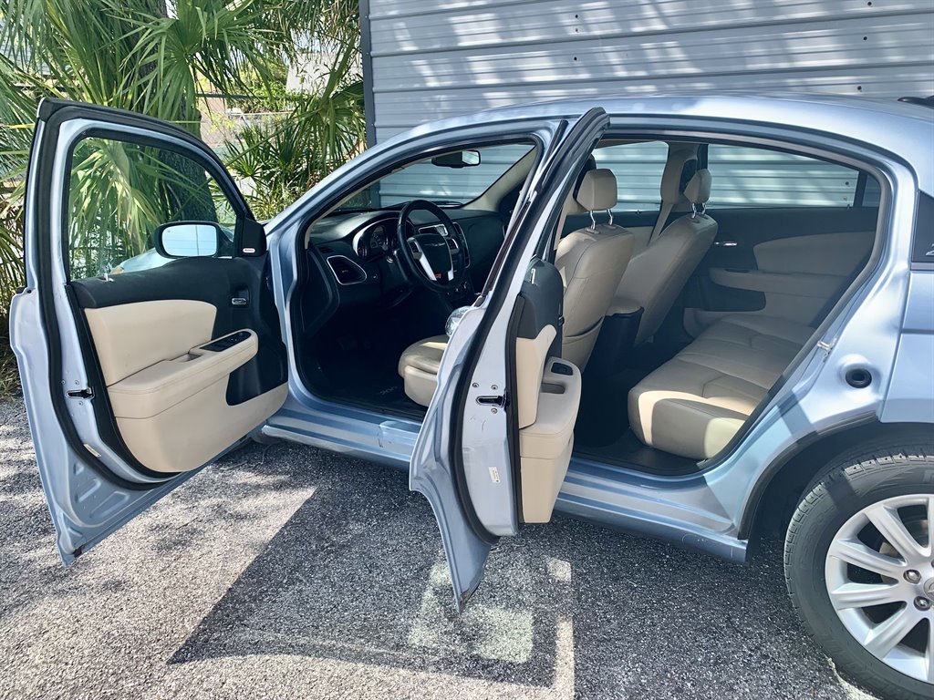 2013 Chrysler 200 - $9,950