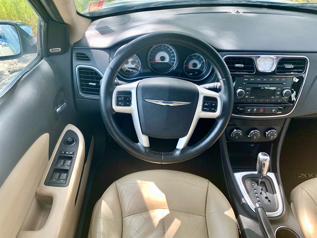 2013 Chrysler 200 - $9,950