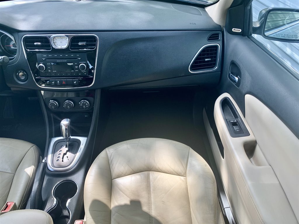 2013 Chrysler 200 - $9,950