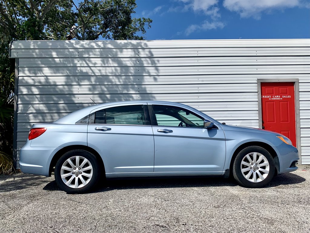 2013 Chrysler 200 - $9,950