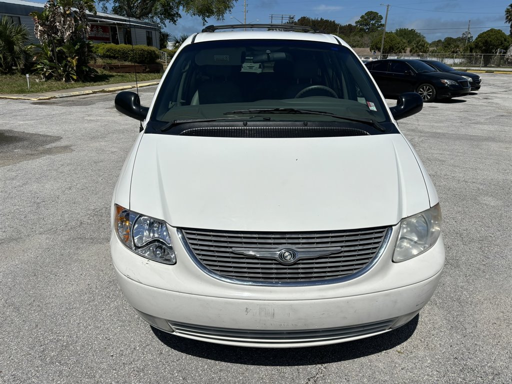 2001 Chrysler Town & Country LXi photo