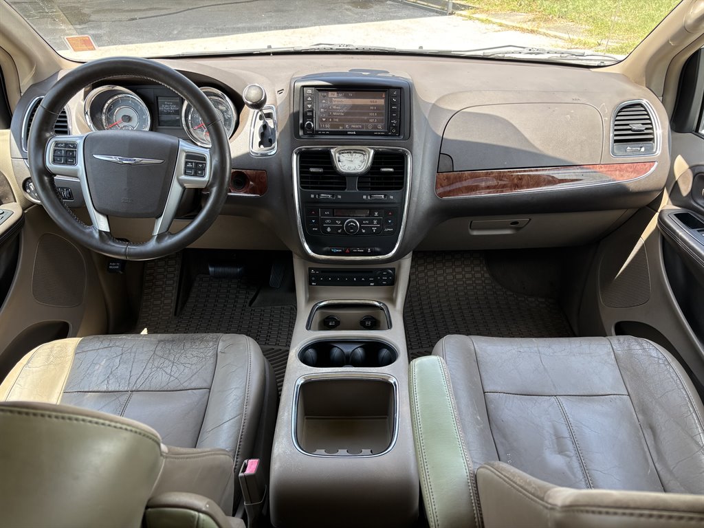 2011 Chrysler Town And Country - $12,950