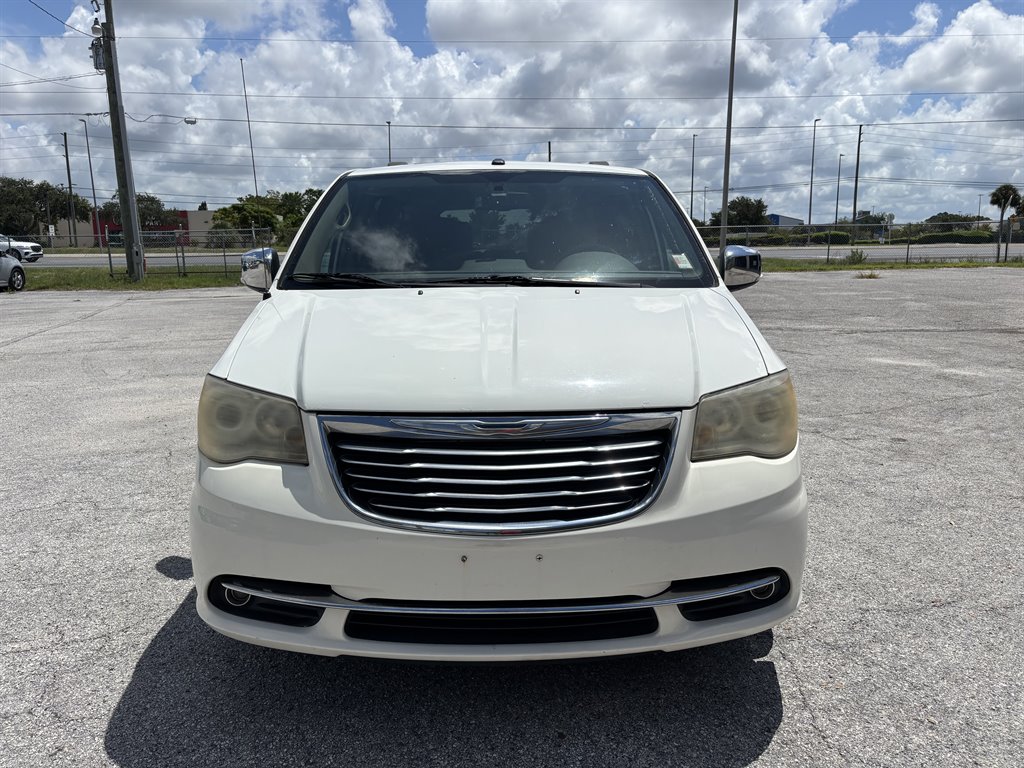 2011 Chrysler Town And Country - $12,950