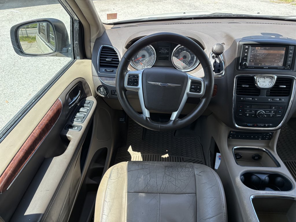 2011 Chrysler Town And Country - $12,950