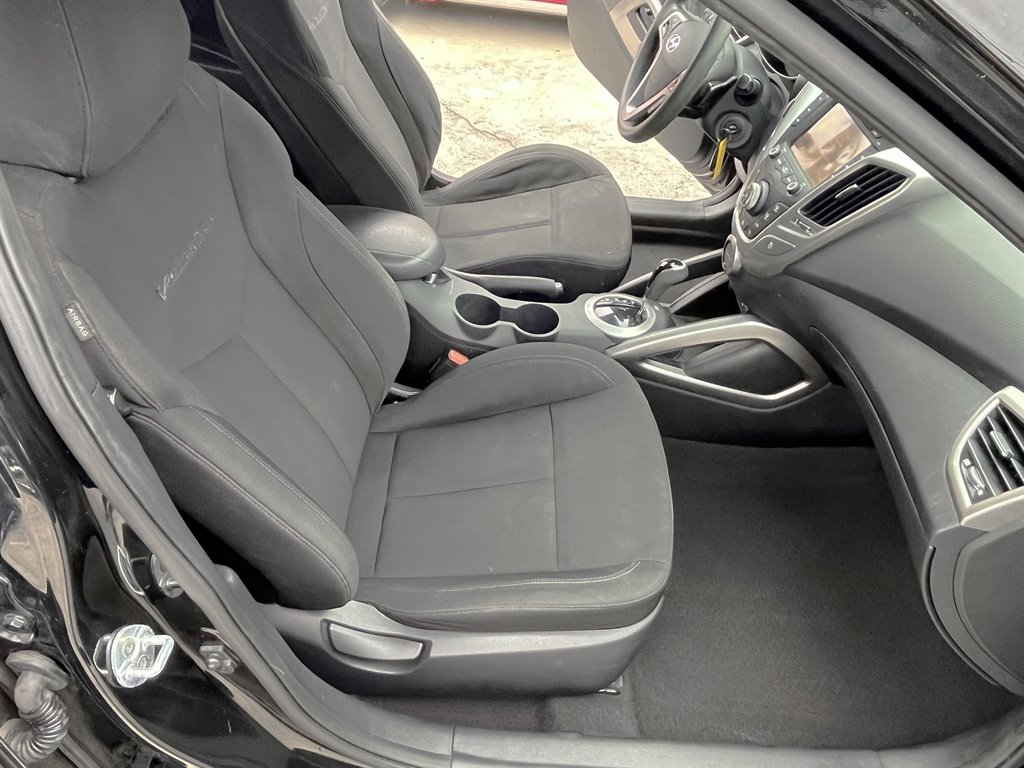 2016 Hyundai Veloster Coupe photo