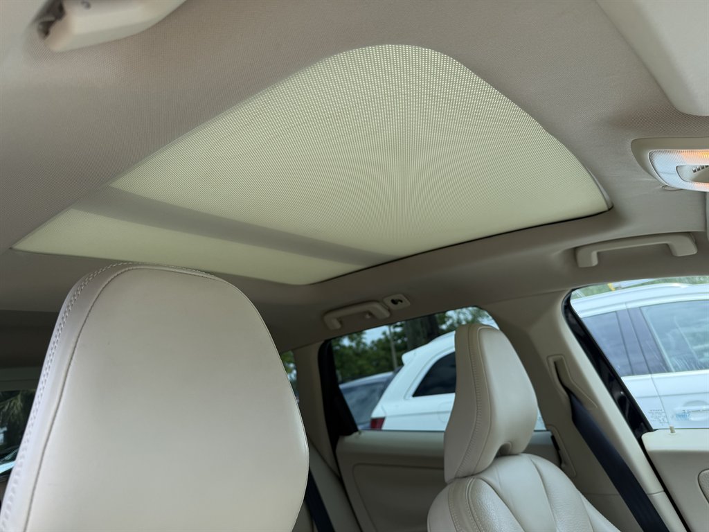 2013 Volvo XC60 - $9,399