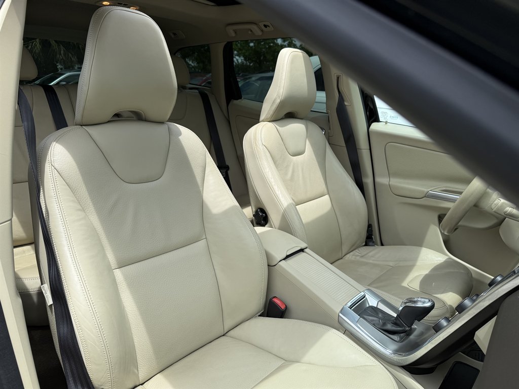 2013 Volvo XC60 - $9,399