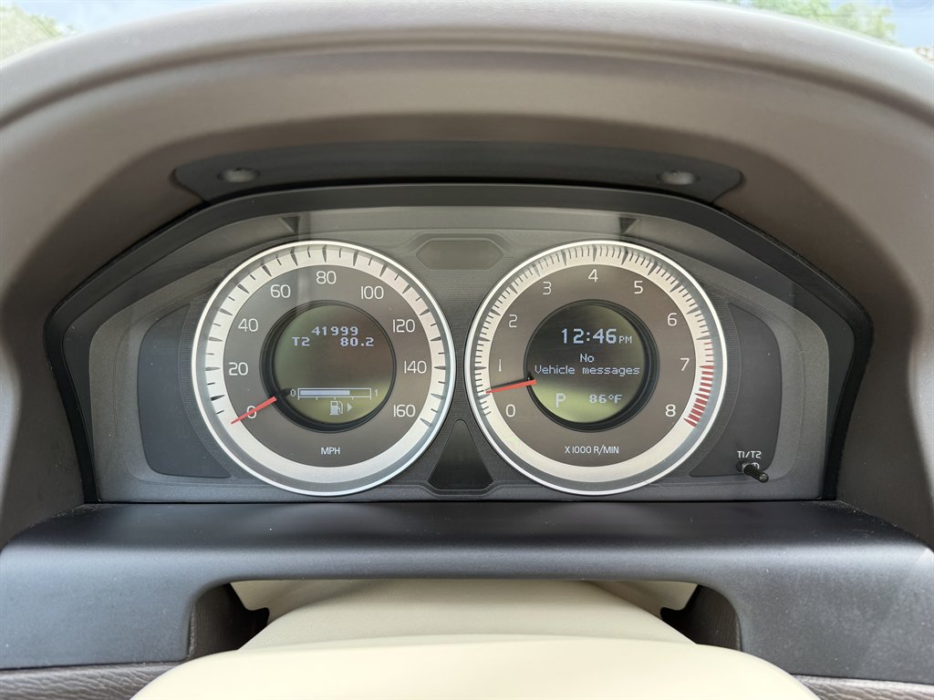 2013 Volvo XC60 - $9,399