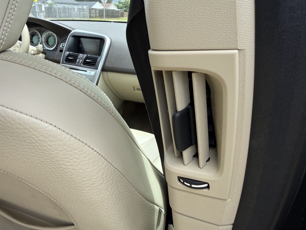 2013 Volvo XC60 - $9,399