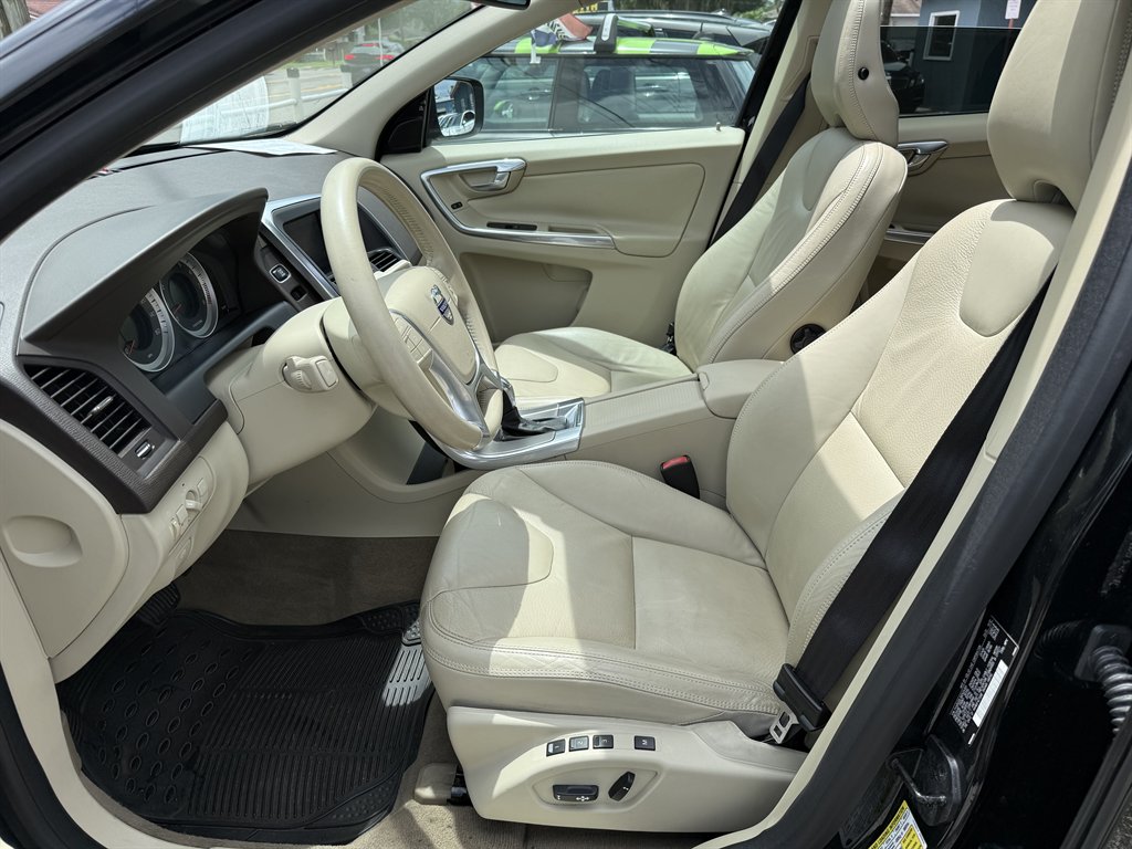 2013 Volvo XC60 - $9,399