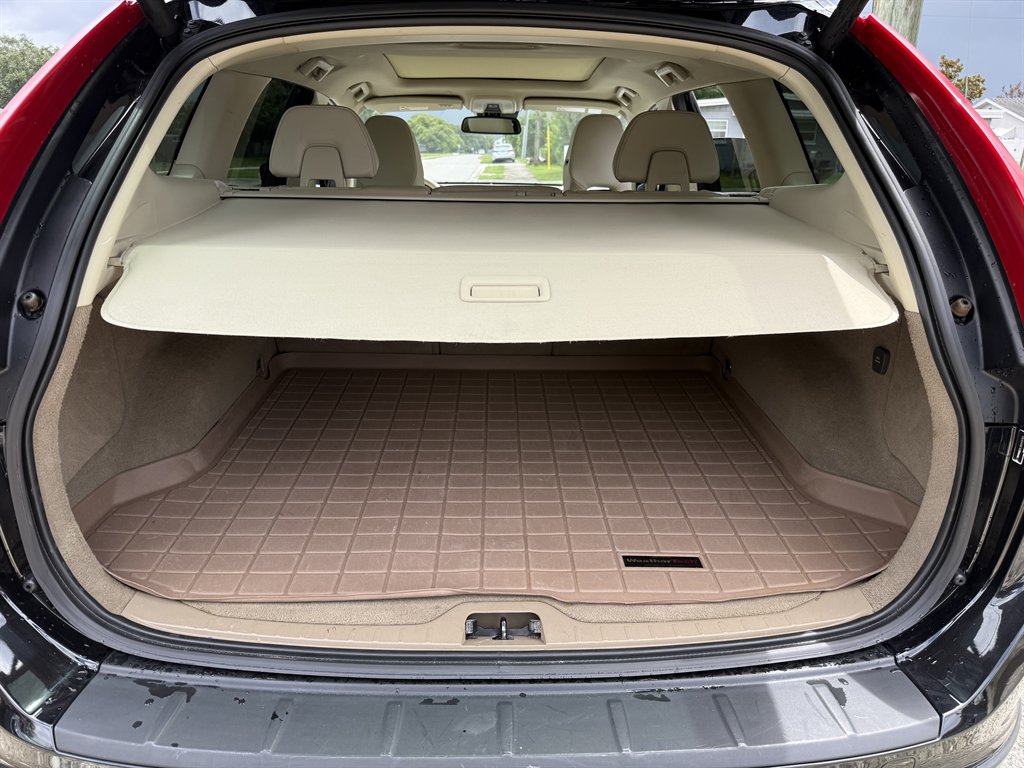 2013 Volvo XC60 - $9,399